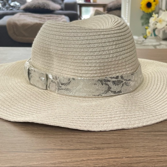 Bebe hat - Picture 1 of 3